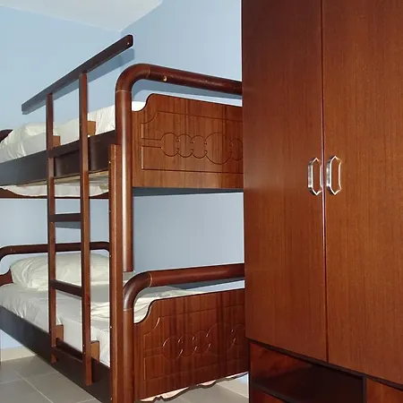 De Luna 4* Εξαμίλιο